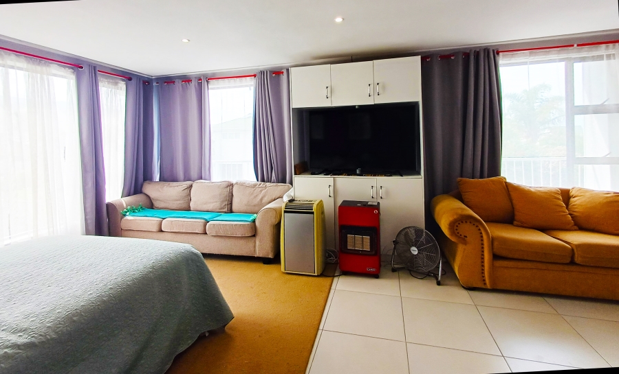 7 Bedroom Property for Sale in Kleinmond Western Cape